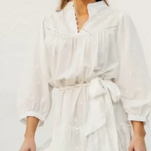 Vestido blanco corto bordado