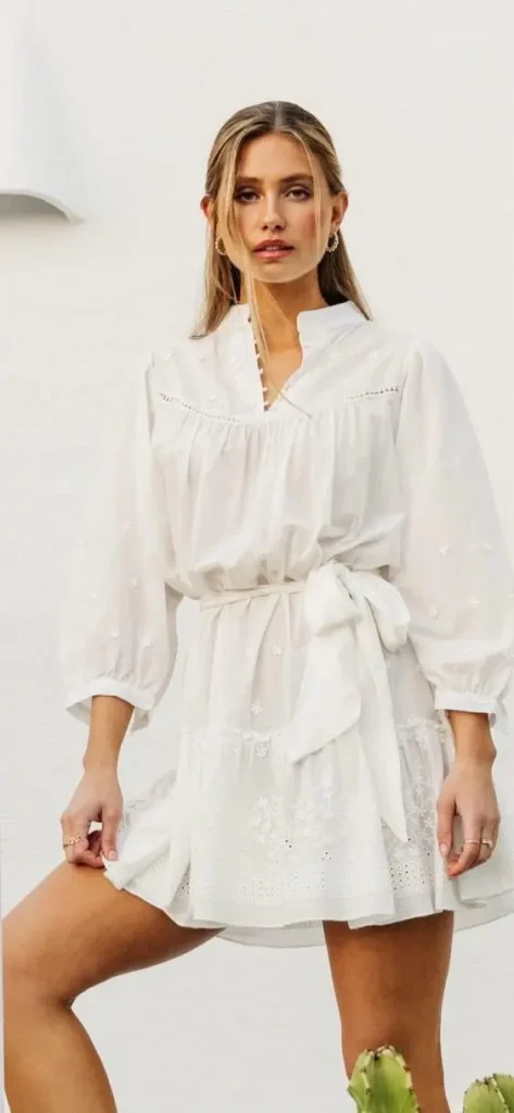 Vestido blanco corto bordado