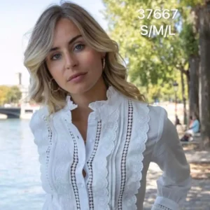 Blusa blanca romántica