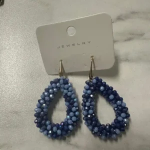 Pendientes de cuentas azules en forma de gota