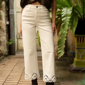 Vaquero blanco con encaje calado