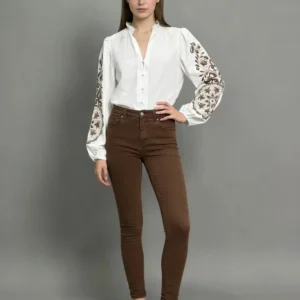 Blusa blanca bordada