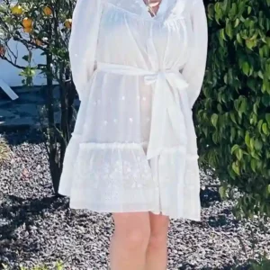 VESTIDO BLANCO BORDADO CON CINTURON